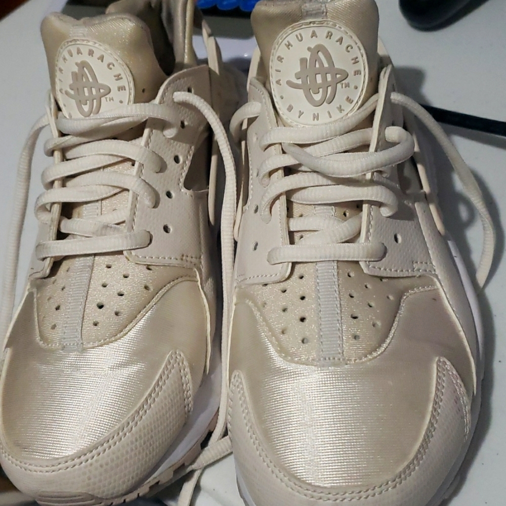 Air huaraches by nike